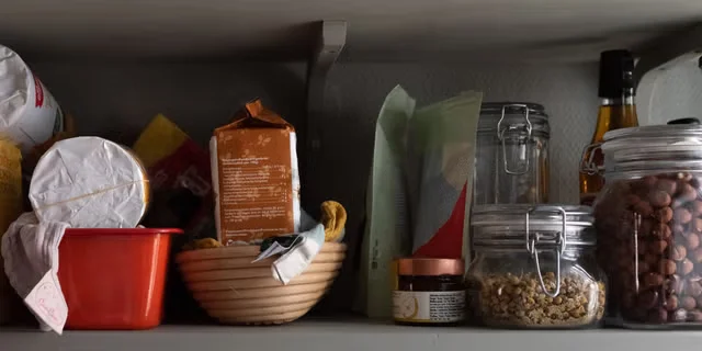 4 вещи, которые я убрала из своей кладовой, и это мгновенно сделало ее спокойнее