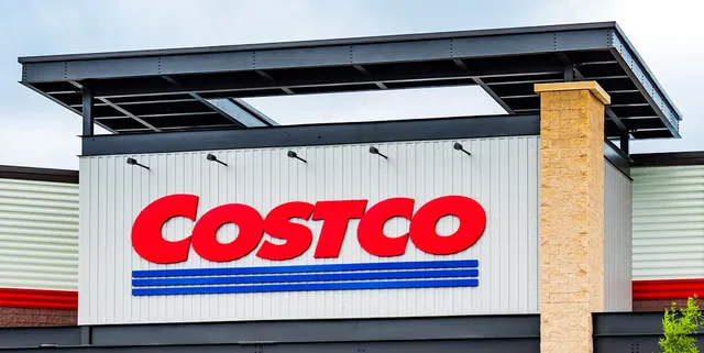 Новый «Исполнительный стол» от Costco выглядит как настоящий мрамор Каррара — но стоит на ТЫСЯЧИ дешевле